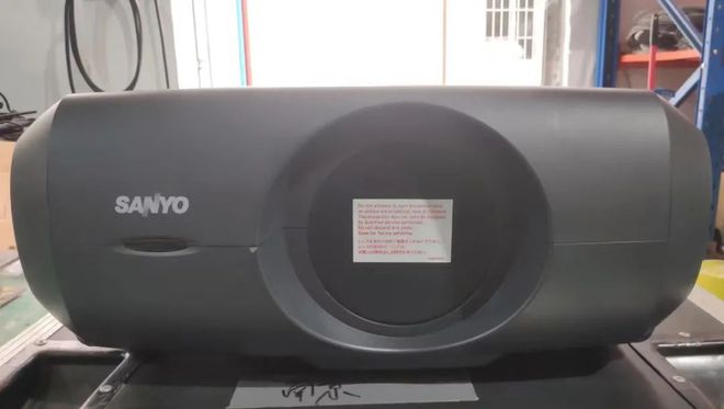 如今二手才几百块流明度高达15000麻将胡了2模拟器当年20万元的投影仪(图6)
